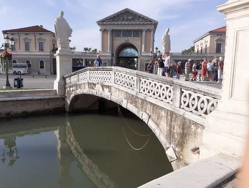 Quattro ponti di Prato della Valle slide