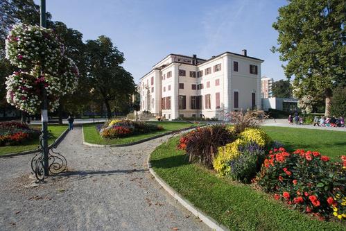 Biblioteca Villa Amoretti e Aranciera slide