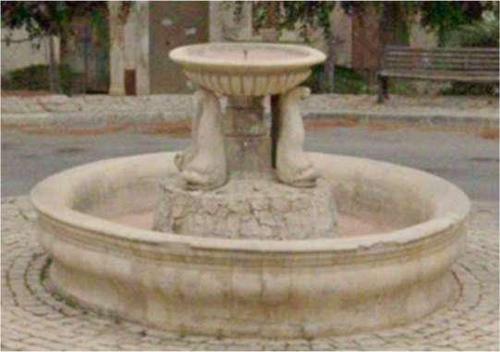 Fontana dei Tritoni di Piazza Giordano Bruno a San Biagio slide