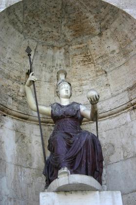 Fontana della Dea Roma in Campidoglio slide