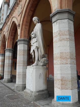 Statue in Prato della Valle - Isola Memmia slide