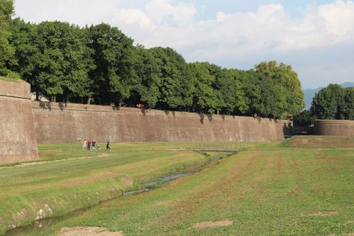 Complesso delle Mura urbane slide