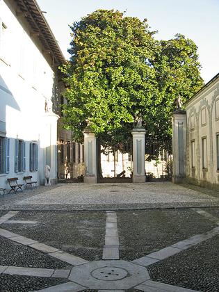 Il Cortile di Palazzo Viani del Museo del Paesaggio: uno spazio per la città slide