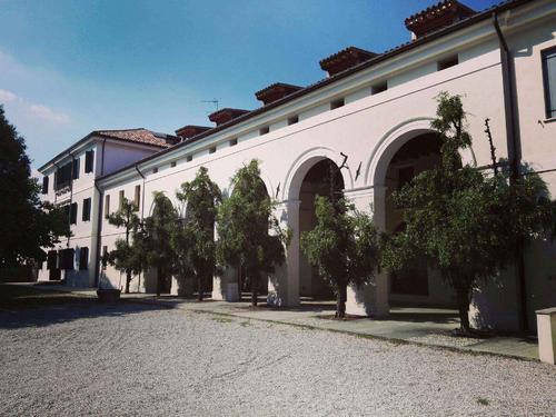 Biblioteca comunale di Camposampiero slide