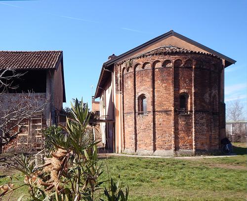 Chiesa e affresco Incoronazione della Vergine in Cascina Sant’Ambrogio slide