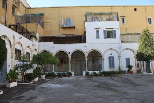 Caserma Ruggero Settimo, Piazza S. Francesco di Paola, Palermo: Chiostro slide