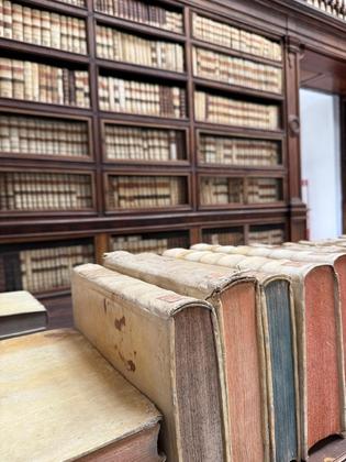 Biblioteca Universitaria di Napoli slide