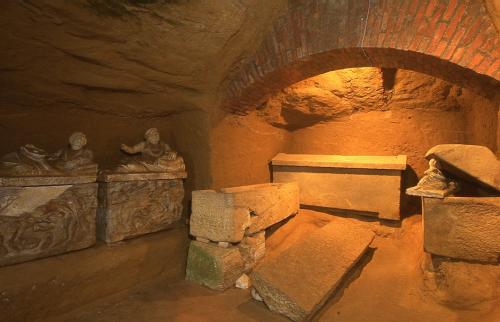 Museo Nazionale Etrusco e necropoli di Chiusi slide