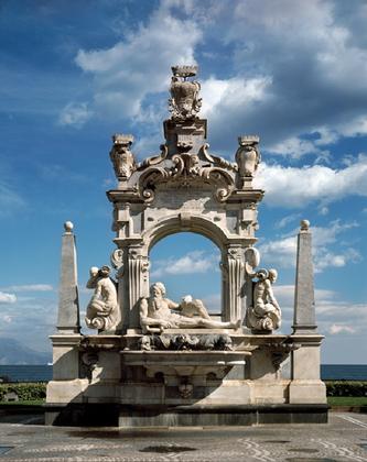 Fontana del Sebeto slide