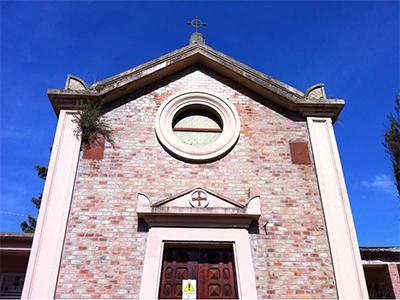 Chiesa del cimitero di Santa Paola slide