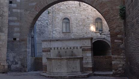 Fontana di via Maestà delle Volte slide