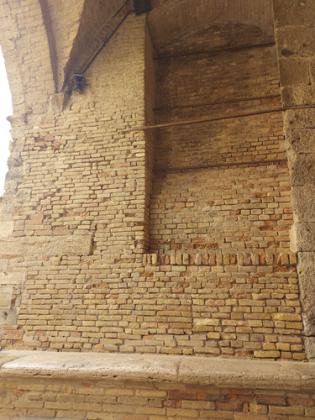 LOGGIA DEL TEATRO DEI LEGGIERI DI SAN GIMIGNANO slide