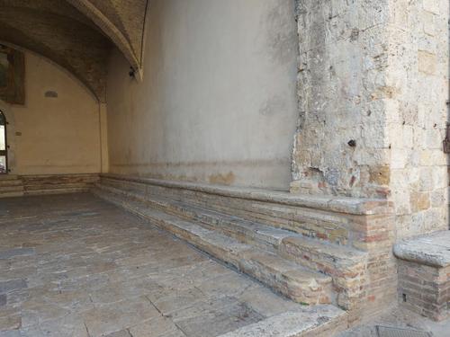 LOGGIA DEL TEATRO DEI LEGGIERI DI SAN GIMIGNANO slide