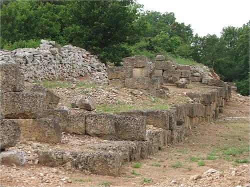 Parco archeologico di Monte Sannace slide