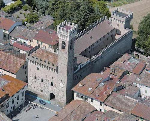 LE MURA DEL PALAZZO DEI VICARI DI SCARPERIA slide