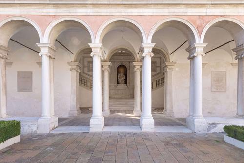 Isola di San Giorgio Maggiore_Complesso Monumentale_Scalone del Longhena slide