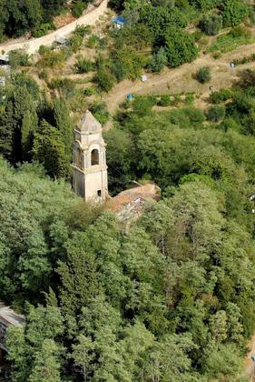 Complesso storico costituito dalla vecchia chiesa di S.Lorenzo Martire,  con annesso campanile e canonica in Fauglia slide