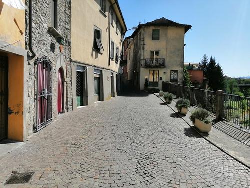 Riqualificazione di via Cavour del capoluogo slide