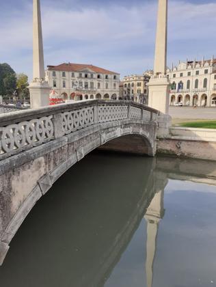 Quattro ponti di Prato della Valle slide