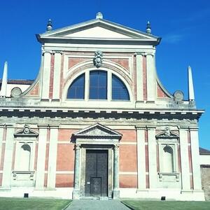 Chiesa di Santa Croce in Bosco Marengo  -   Crocefisso dell'altare maggiore e pulpito