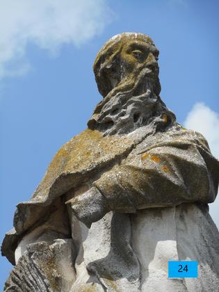 Statue in Prato della Valle - Isola Memmia slide