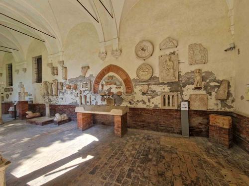 Museo Nazionale di Ravenna - Secondo  Chiostro - restauro angolo nord - Lapidario slide