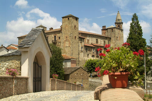 Castello medievale, ex monastero benedettino slide