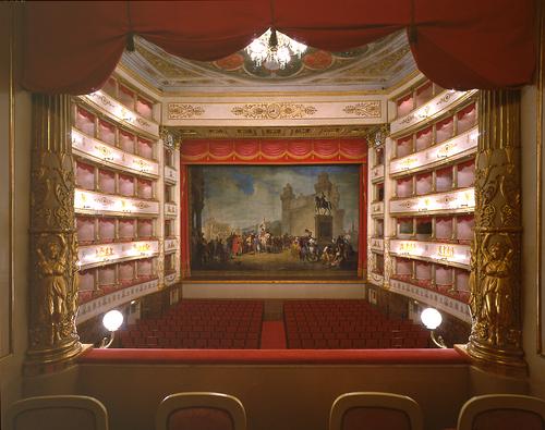 Fondazione Teatro Comunale di Modena slide