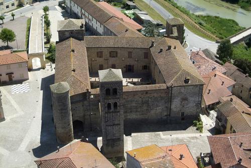 Castello medievale, ex monastero benedettino slide