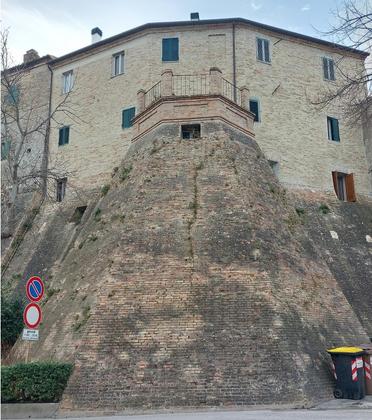 MURA CASTELLANE slide