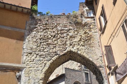 Arco di Porta Pesa slide