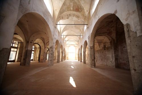 Ex Chiesa e Locali sul lato Est del Chiostro del Complesso del Mercato del Carmine slide