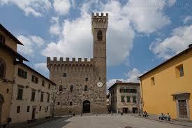 LE MURA DEL PALAZZO DEI VICARI DI SCARPERIA slide