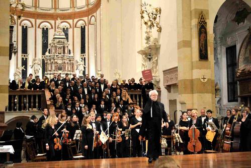 CORO PUERI CANTORES DEL VENETO APS slide