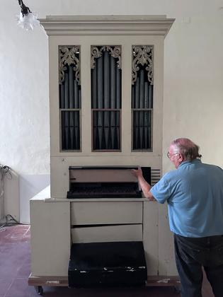 ORGANO SITO NEL TEATRO GENTILE DA FABRIANO DI PROPRIETA