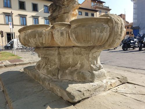 Fontana dei Delfini slide