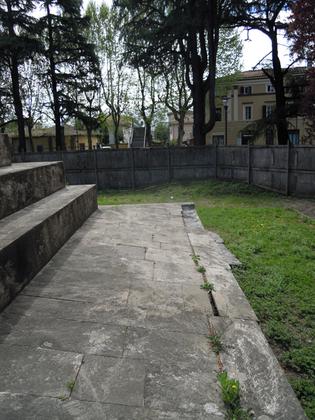 Monumento equestre in Piazzale Risorgimento slide