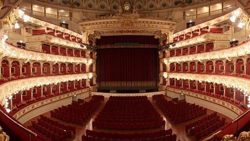 Fondazione Lirico Sinfonica Petruzzelli e Teatri di Bari slide