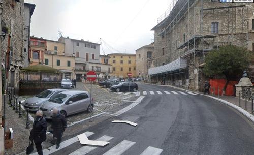 Piazza Garibaldi (antica Piazza del Lago) slide