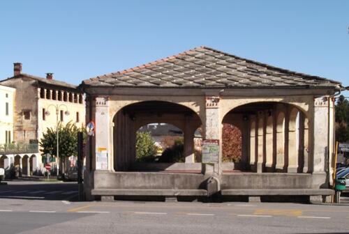 Ala comunale (mercato coperto) di Piazza San Marcellino slide