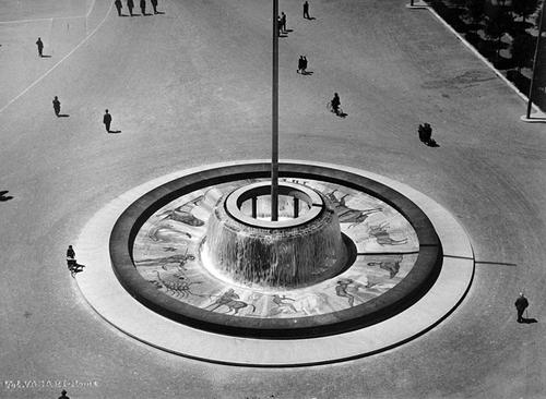 FONTANA MONUMENTALE DELLO ZODIACO slide