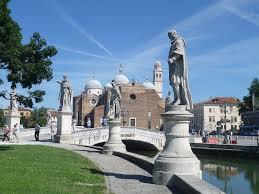 Statue in Prato della Valle - Isola Memmia slide