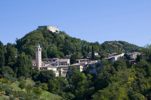 Museo Civico, Rocca, Castello e acquedotto romano "la Bot" slide