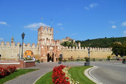 Cinta muraria di Soave slide