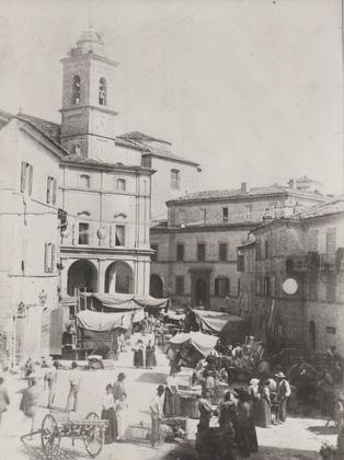 Biblioteca comunale "Palazzo dei Priori" slide