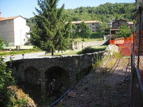 ANTICO PONTE IN STRUTTURA DI PIETRA SUL RIO SAN MAURO slide