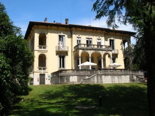 VILLA MAIONI slide