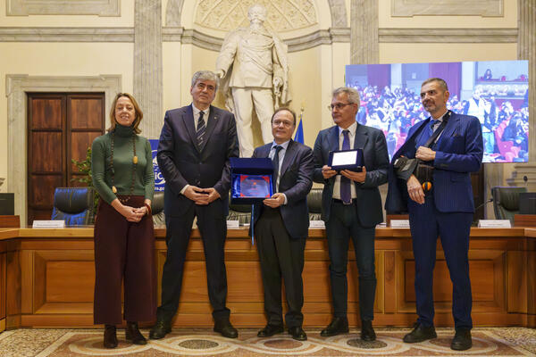 Premiazione A.M.A. Calabria e suo mecenate slide