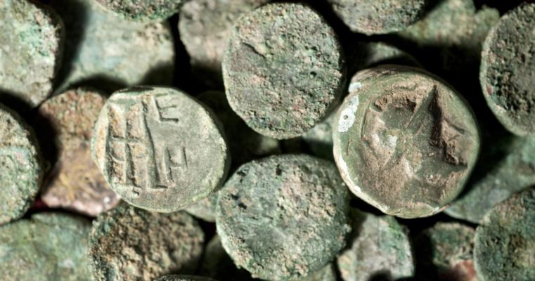 Monete di EleaVelia prima del restauro (foto di Leonardo Vitola-SABAP di SA e AV) slide