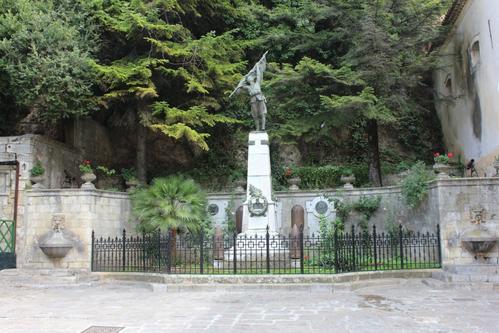 Monumento ai Caduti di Petralia Sottana slide